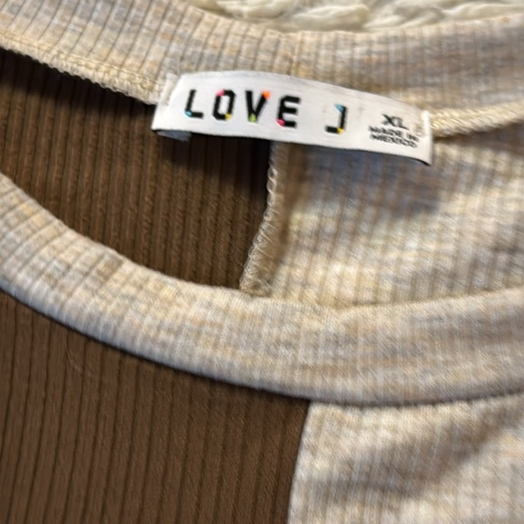 Love J Shirt Women X-Large Ribbed Knit Crop Color Block Studded Shoe - Picture 6 of 7